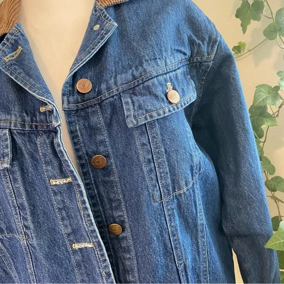 Willow Bend Jean Jacket Denim Jacket with Cabin Scene
Size Medium - Picture 3 of 11